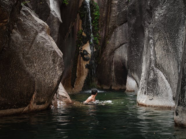 So läuft ein Canyoning-Ausflug mit Swissraft ab